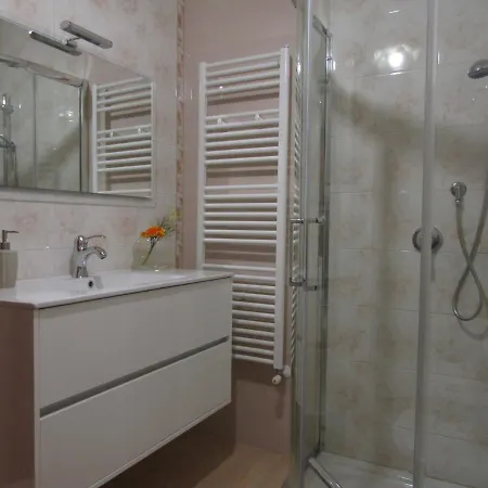 Up Bed & Breakfast *